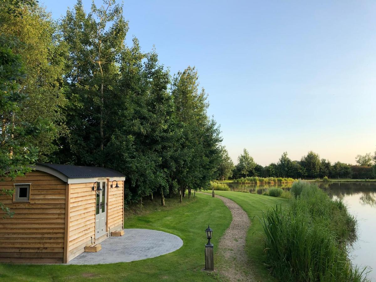 Luxury Shepherds Hut - The Sweet Pea By The Lake York Exterior foto
