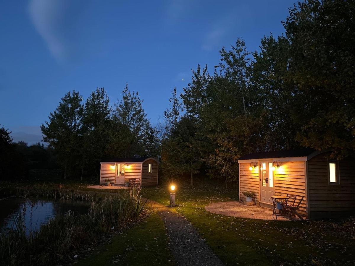Luxury Shepherds Hut - The Sweet Pea By The Lake York Exterior foto