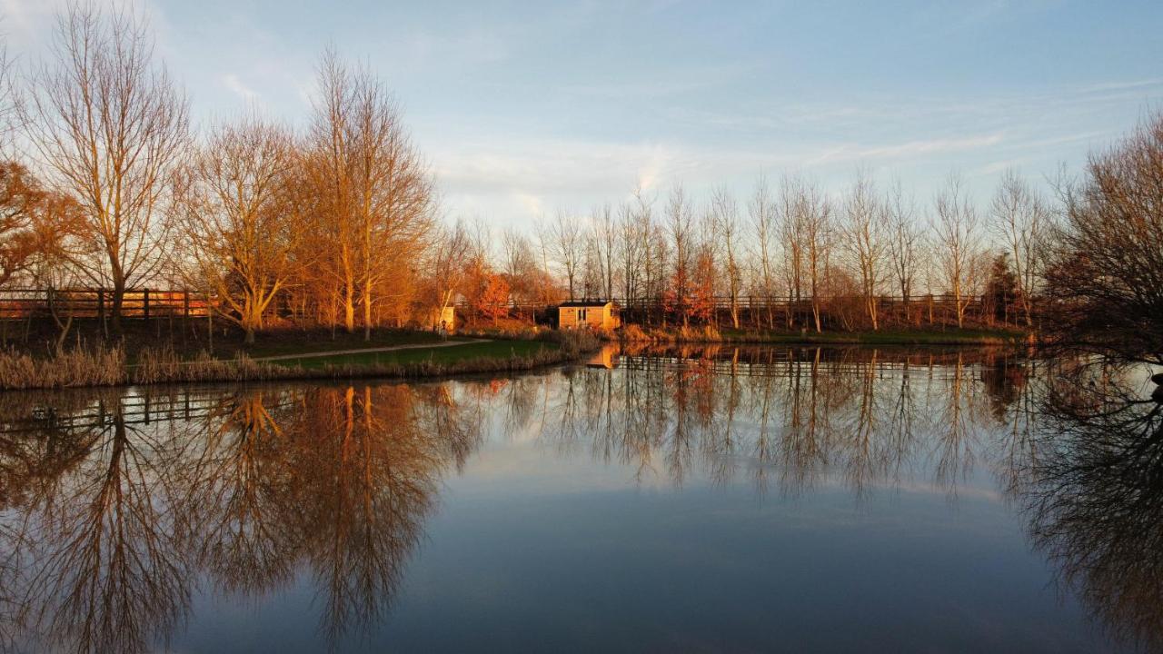 Luxury Shepherds Hut - The Sweet Pea By The Lake York Exterior foto