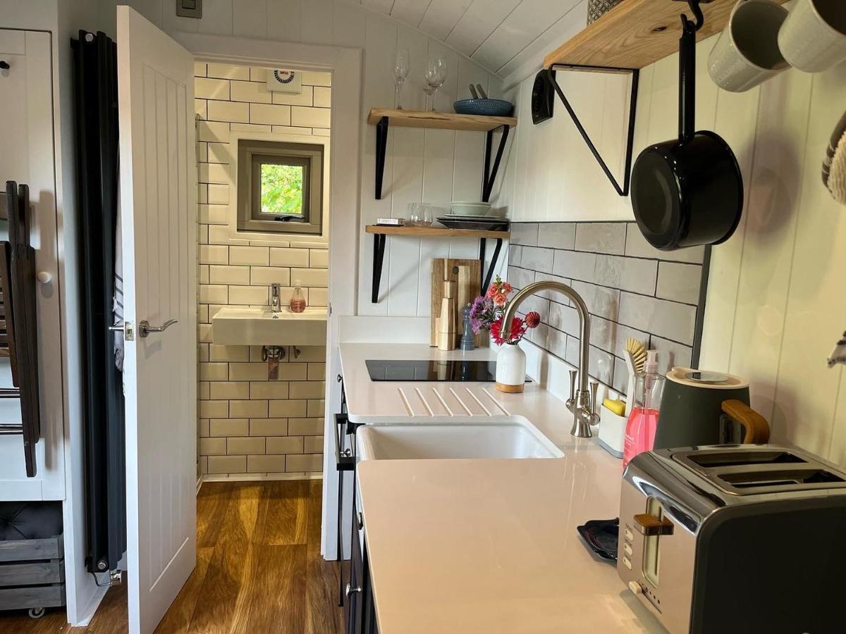 Luxury Shepherds Hut - The Sweet Pea By The Lake York Exterior foto